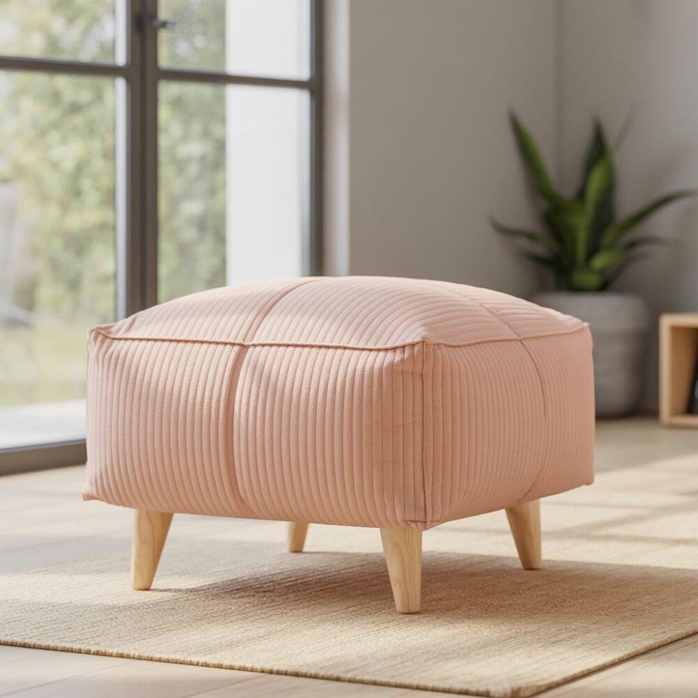 minimalistyczny salon z pufą