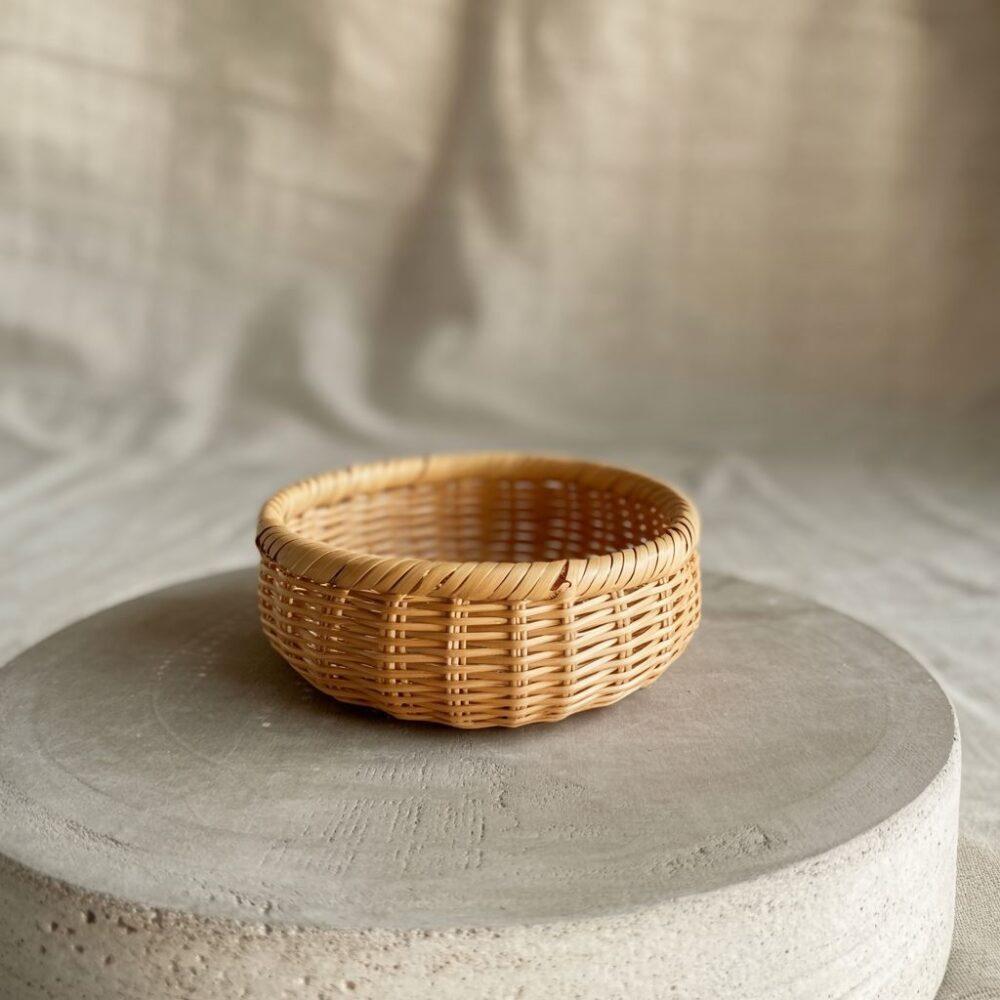 pleciony koszyk z bambusa