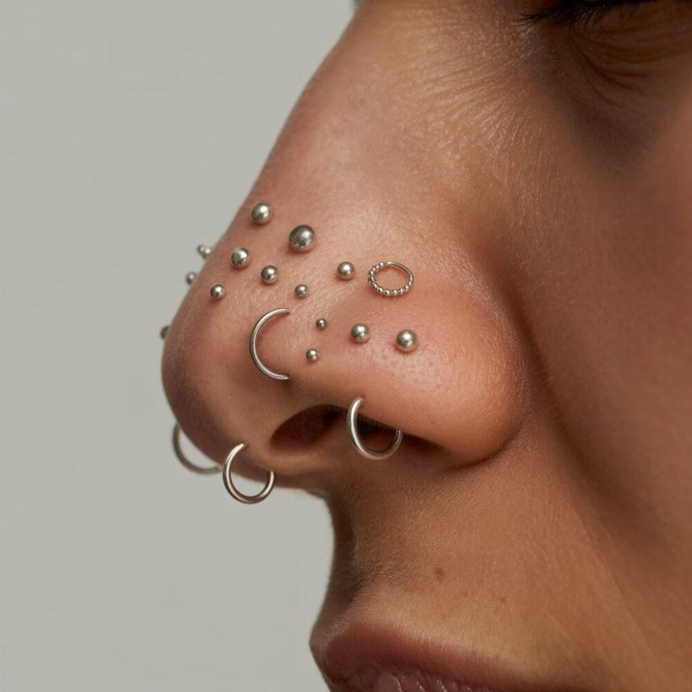 porównanie kolczyków do nosa