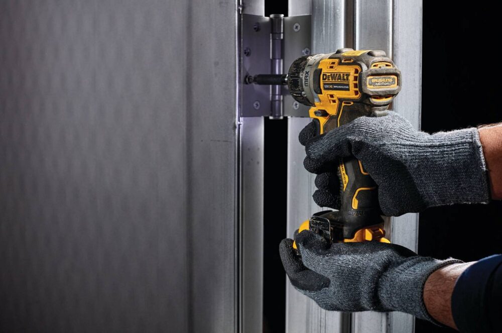 Zastosowanie-zakretarki-udarowej-bezszczotkowej-Dewalt-DCF601N-12V.jpg